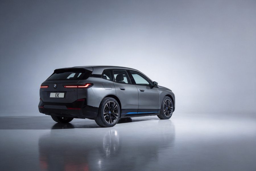 BMW iX photo 2