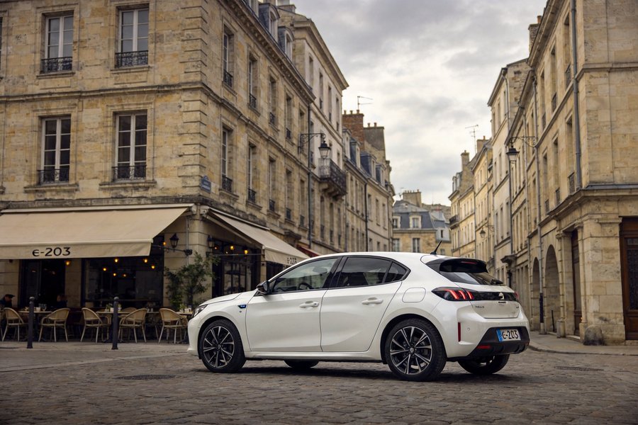 Peugeot e-208
